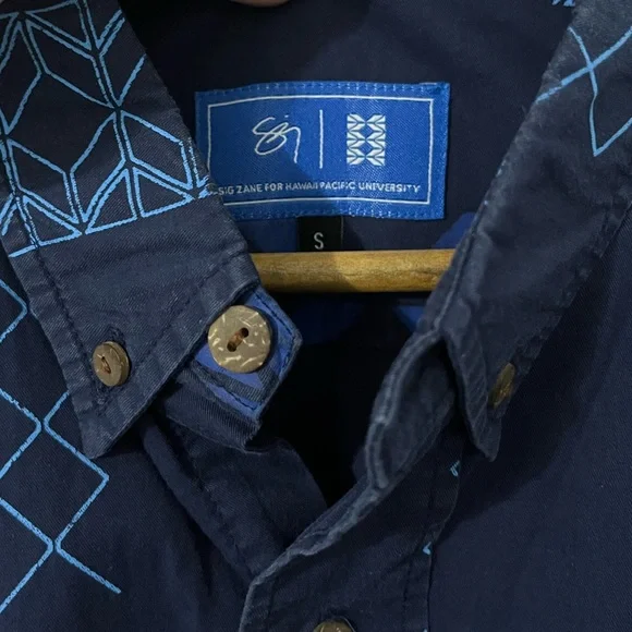 Sig Zane • Hawaii Pacific University • HPU • Men’s Aloha Shirt SMALL - Picture 7 of 7